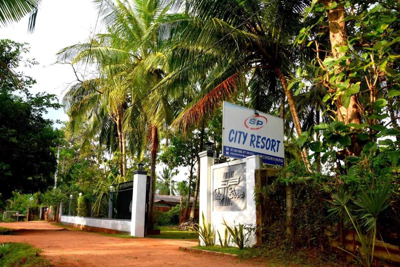S P City Resort Anuradhapura Zewnętrze zdjęcie